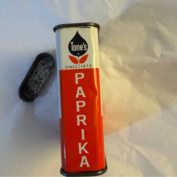 Tone’s Paprika Tin. Made in Des Moines, IA - Picture 4 of 10